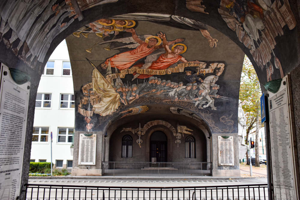 Kapija heroja u Segedinu, mural, krupan plan